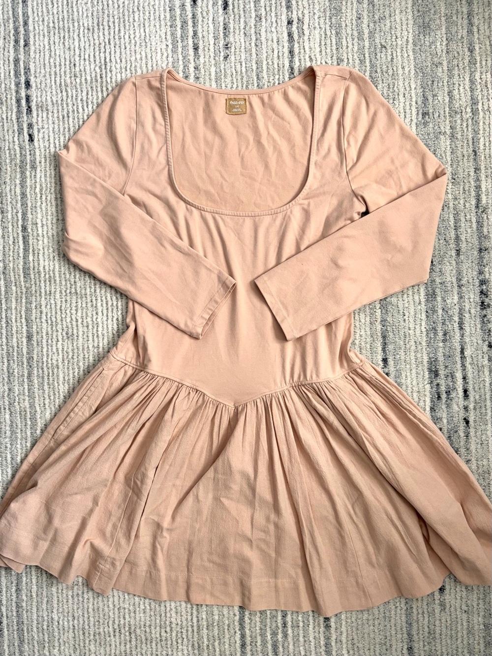 Free People Women's Long Sleeve Scoop Neck Peplum Dress in Blush Pink Size L